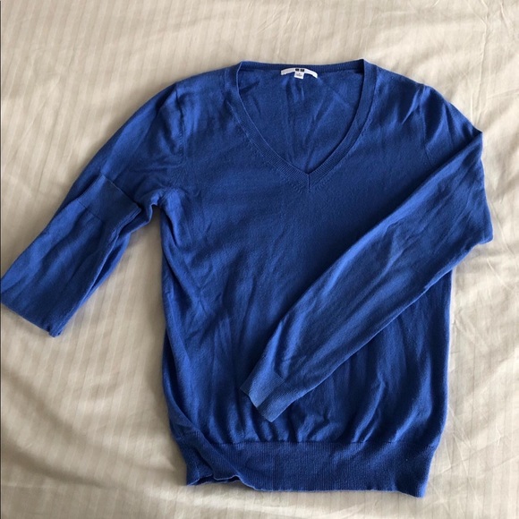 Uniqlo blue sweater - Picture 1 of 2